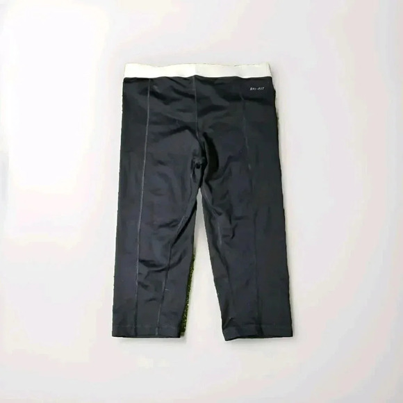 Nike Pro Women's Size M Leggings Capri Pants Black Nylon Pull On - Picture 2 of 9